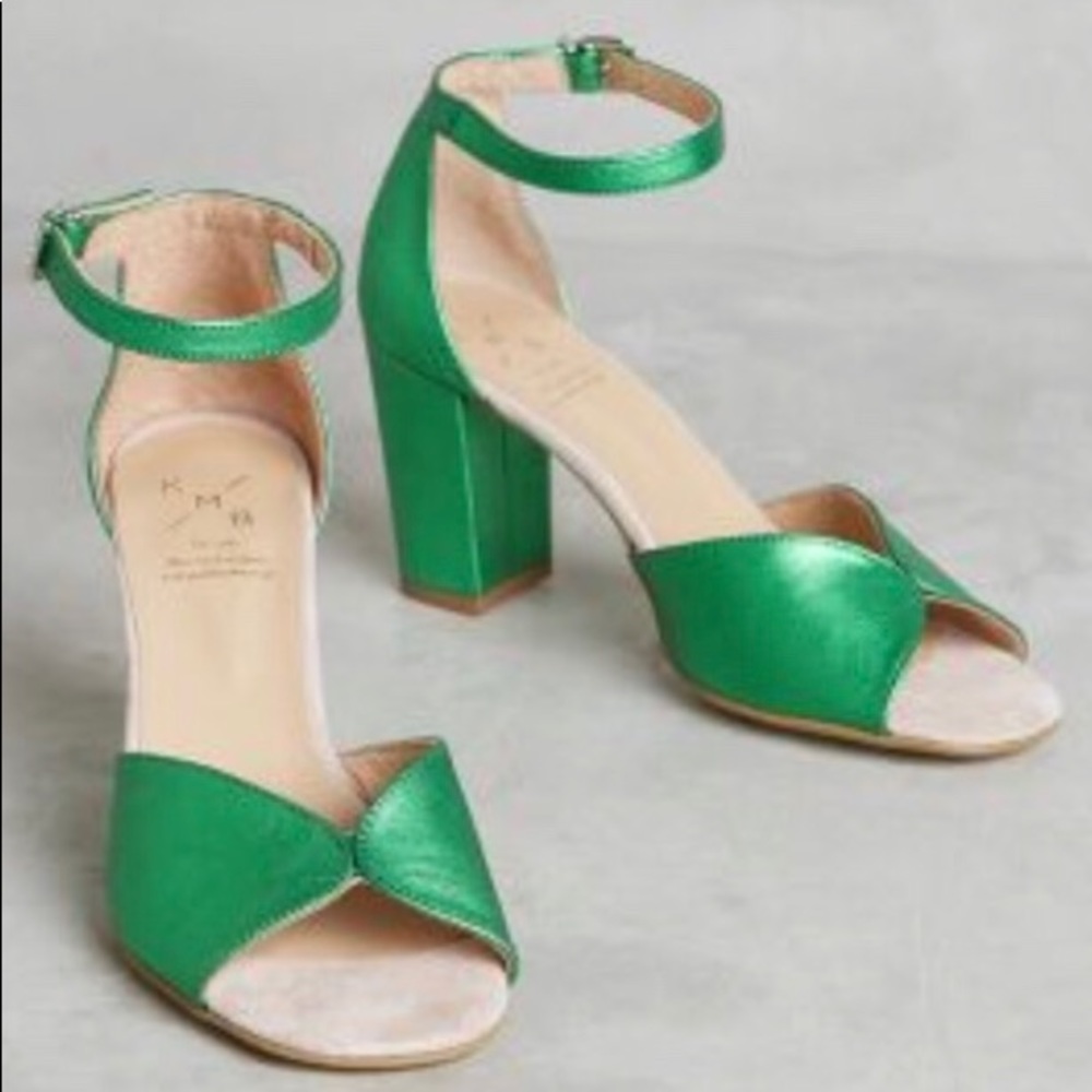 NEW! KMB METALLIC VERDE HEELED SANDALS